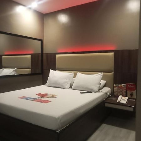 Hotel Sogo Pasay Wood Street Bagian luar foto