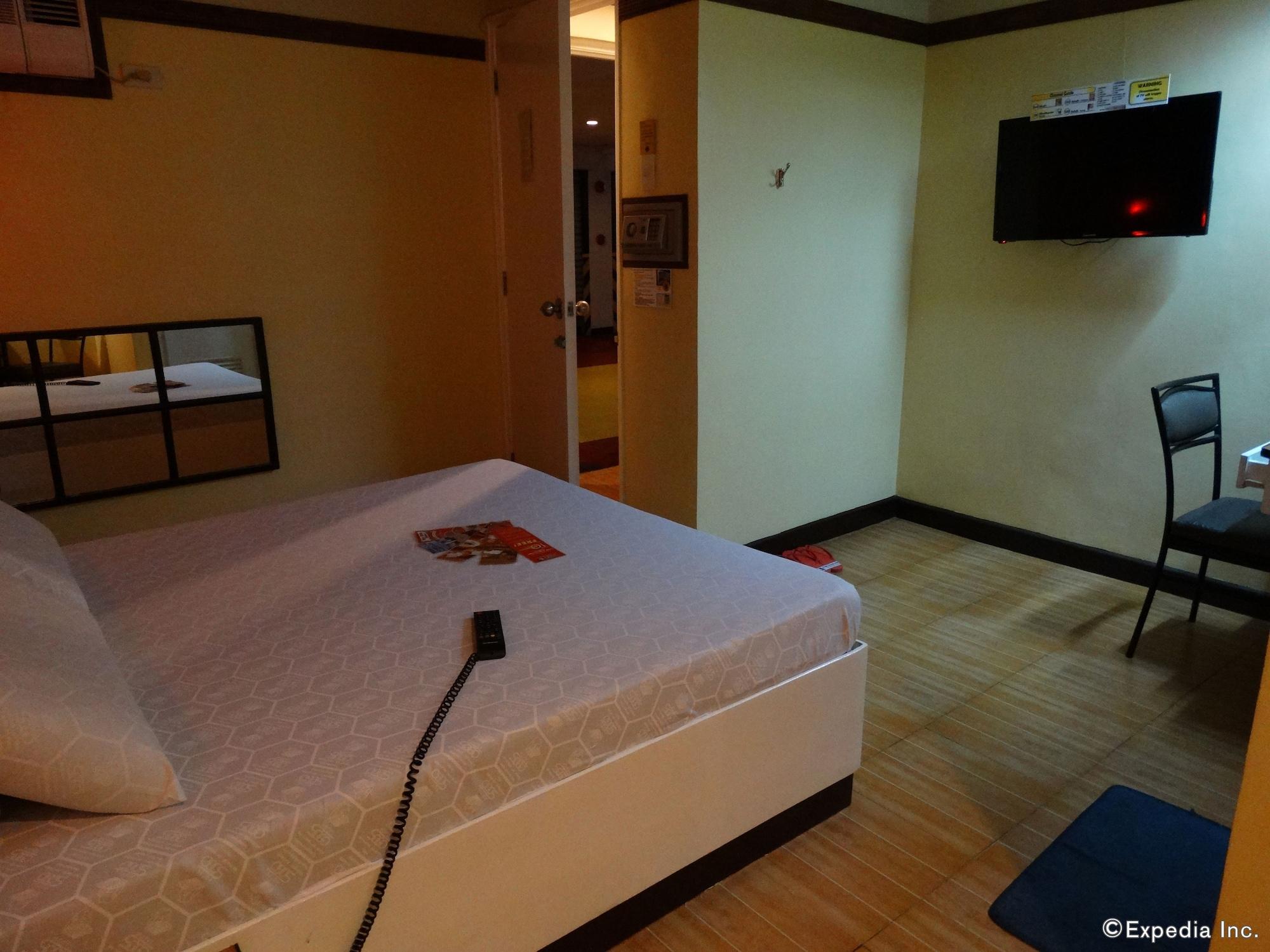 Hotel Sogo Pasay Wood Street Bagian luar foto