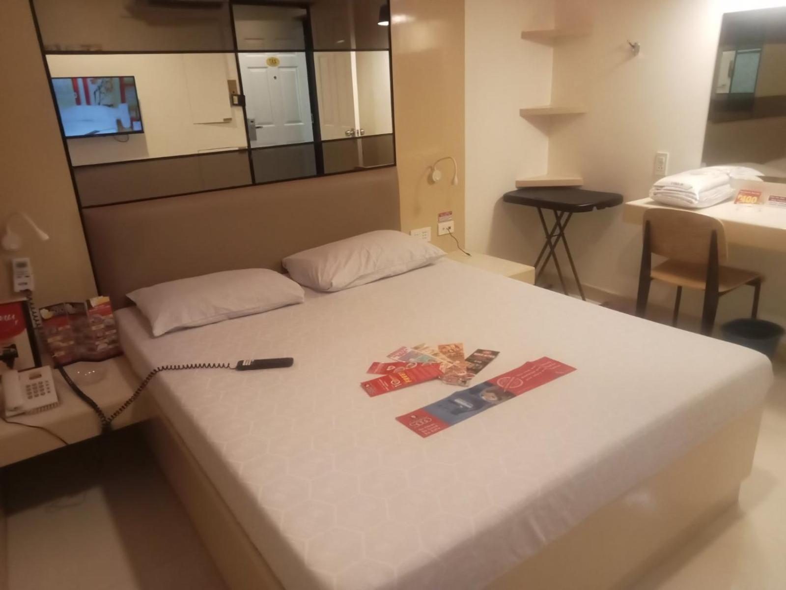 Hotel Sogo Pasay Wood Street Bagian luar foto