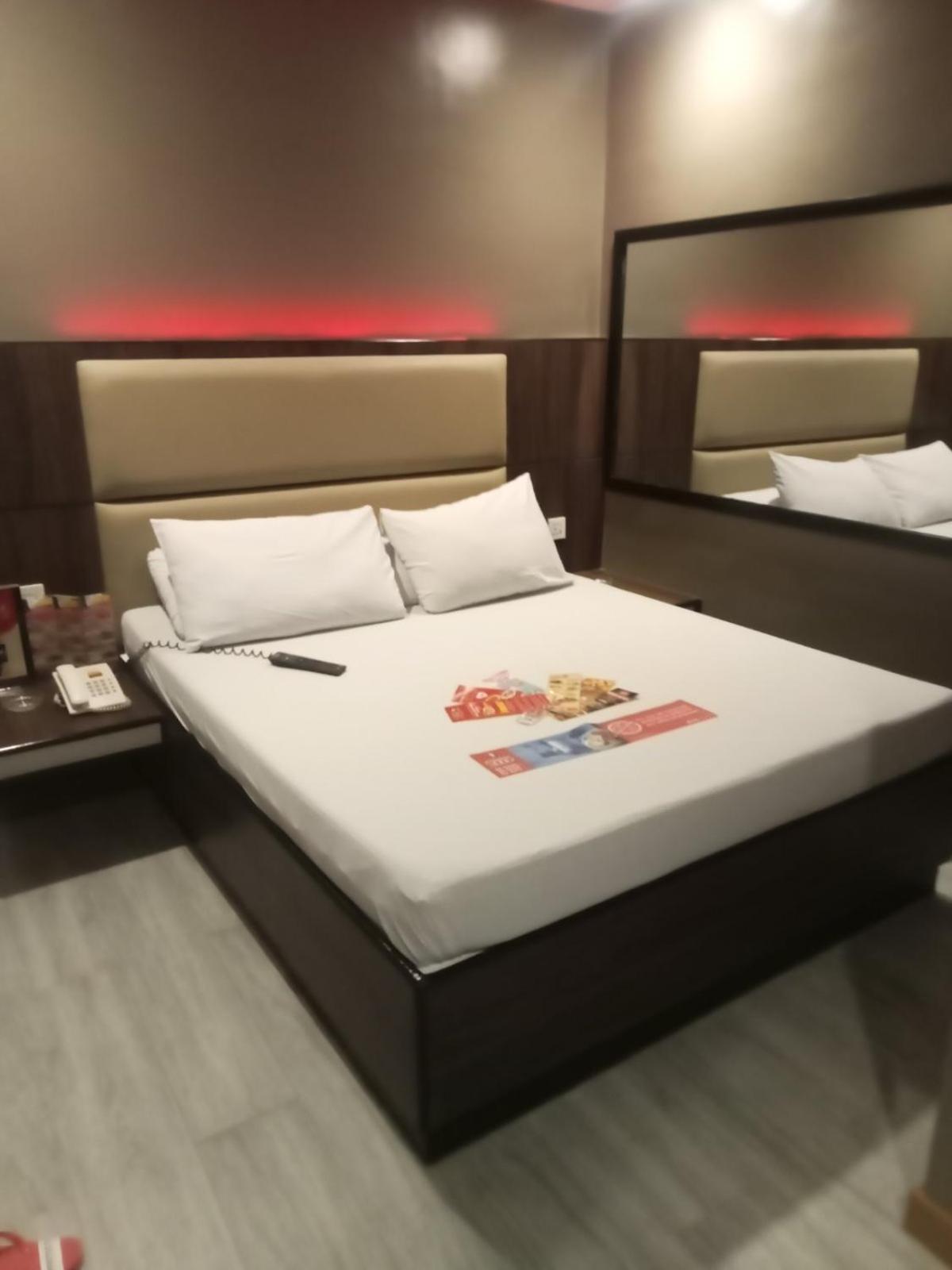 Hotel Sogo Pasay Wood Street Bagian luar foto