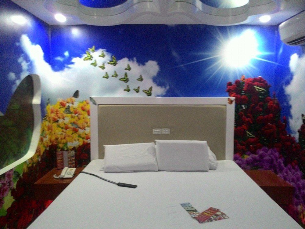 Hotel Sogo Pasay Wood Street Bagian luar foto
