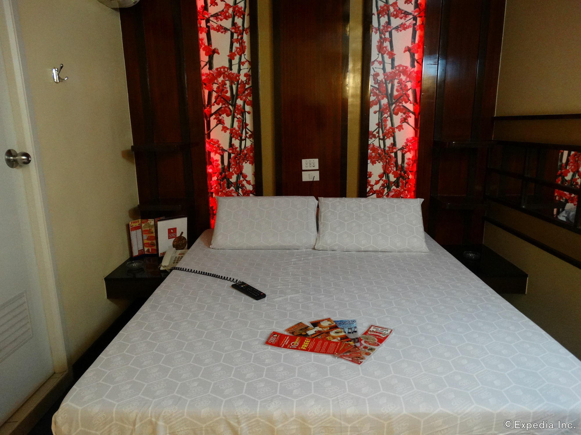 Hotel Sogo Pasay Wood Street Bagian luar foto