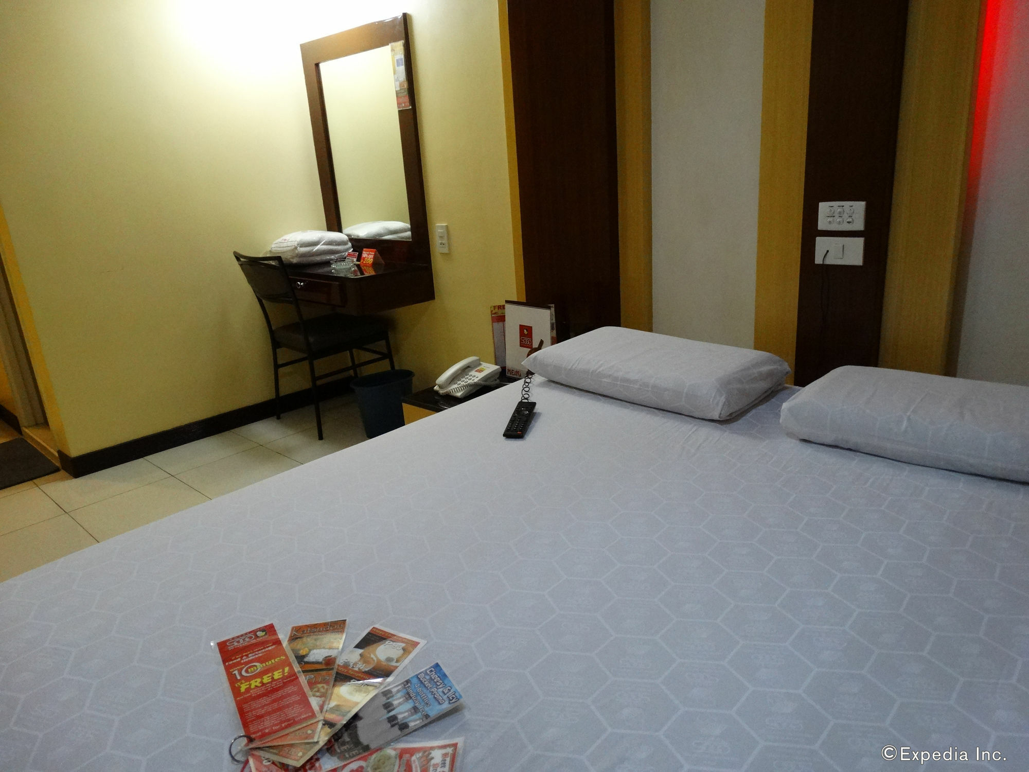 Hotel Sogo Pasay Wood Street Bagian luar foto