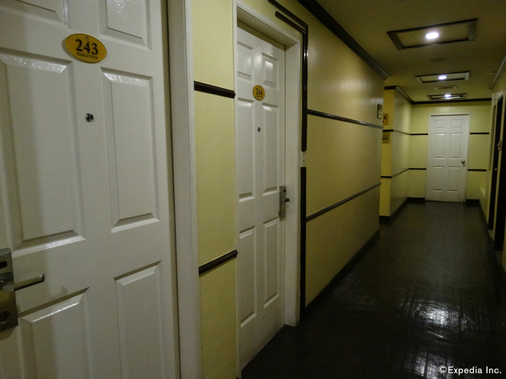 Hotel Sogo Pasay Wood Street Bagian luar foto