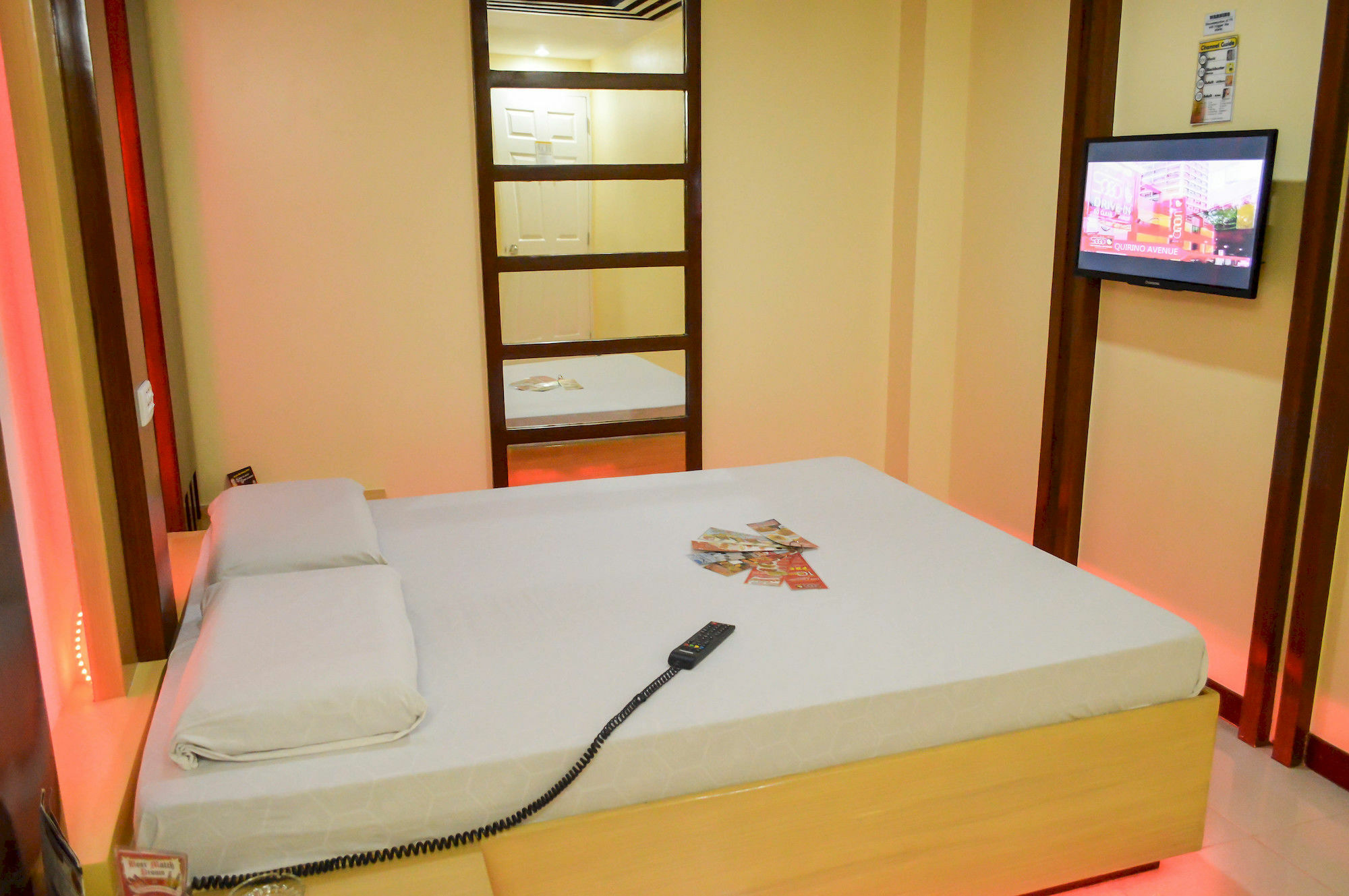 Hotel Sogo Pasay Wood Street Bagian luar foto