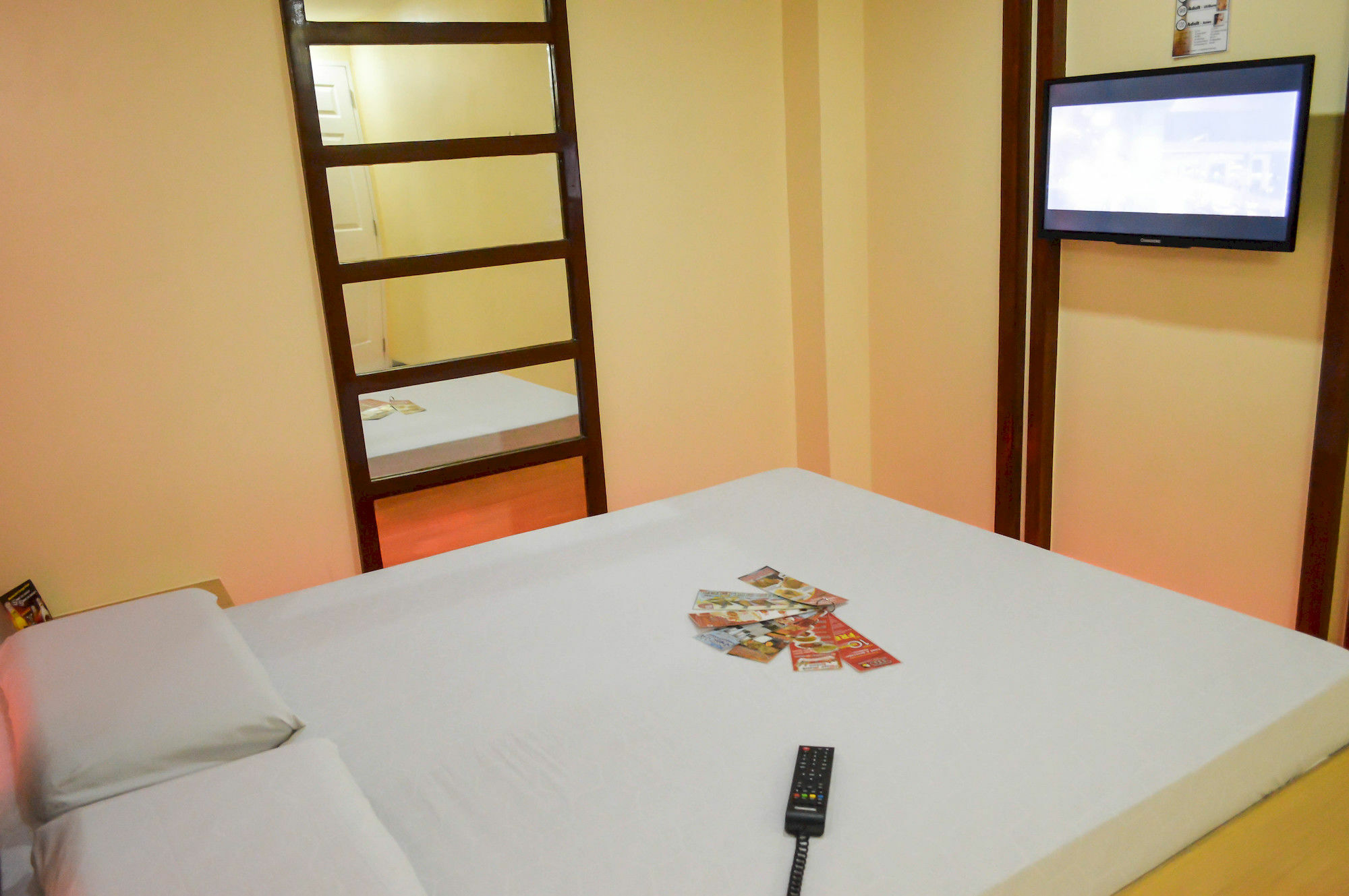Hotel Sogo Pasay Wood Street Bagian luar foto