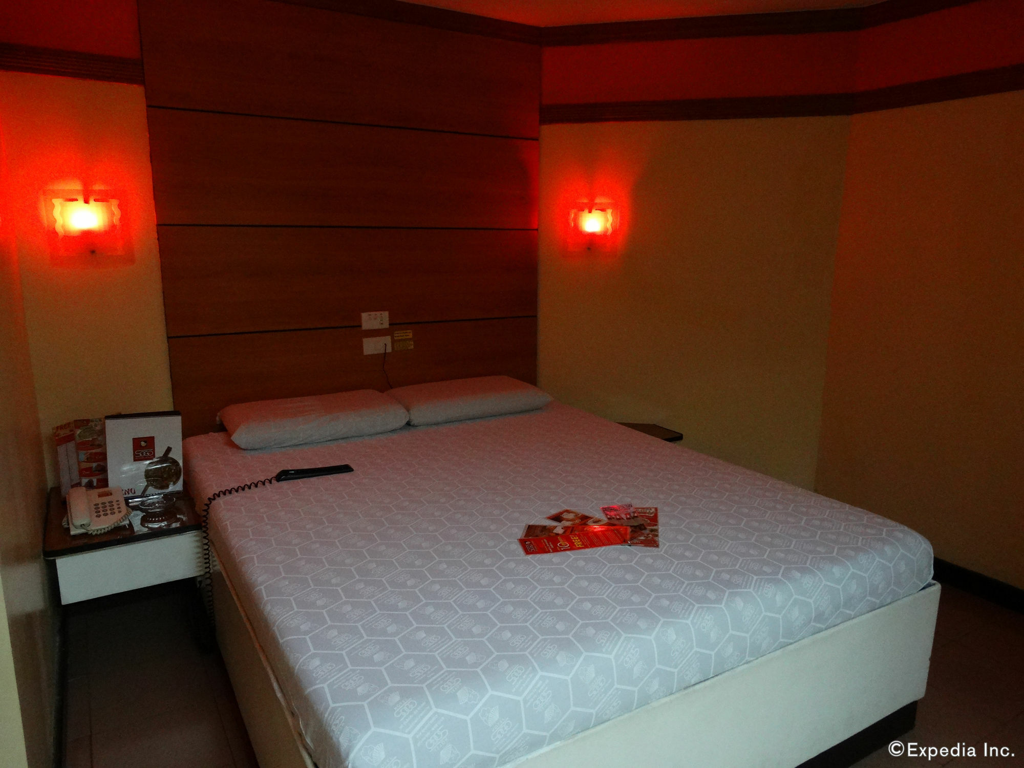 Hotel Sogo Pasay Wood Street Bagian luar foto