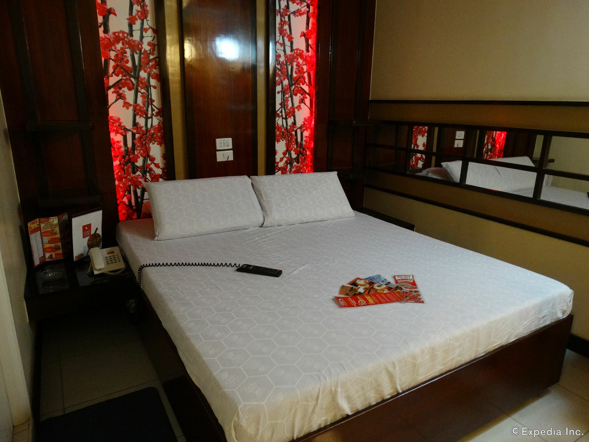 Hotel Sogo Pasay Wood Street Bagian luar foto