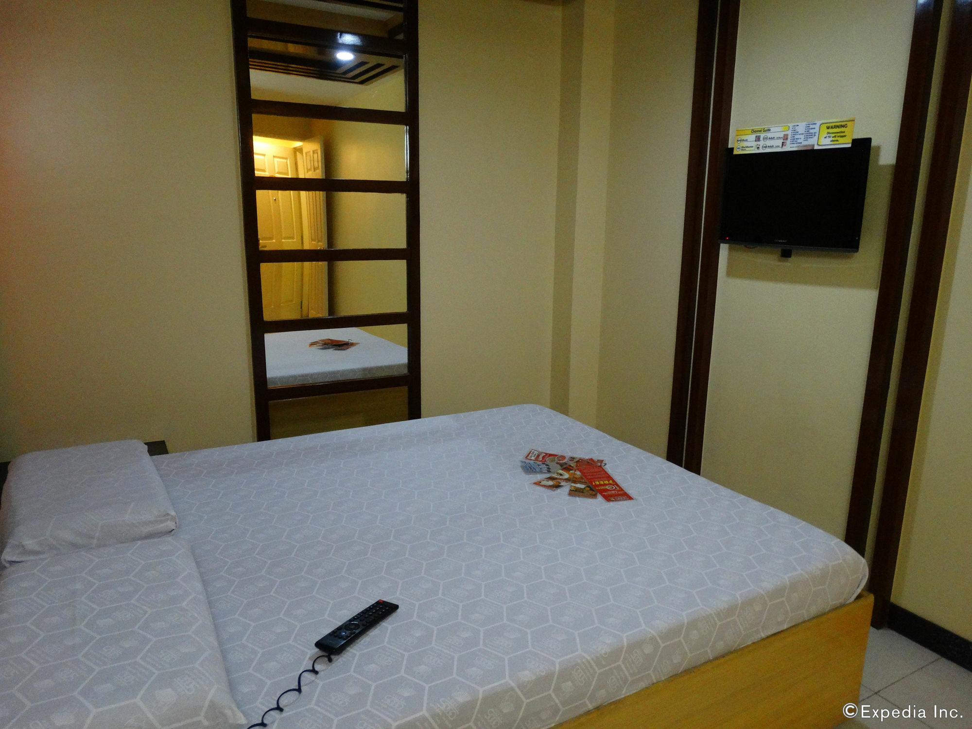 Hotel Sogo Pasay Wood Street Bagian luar foto