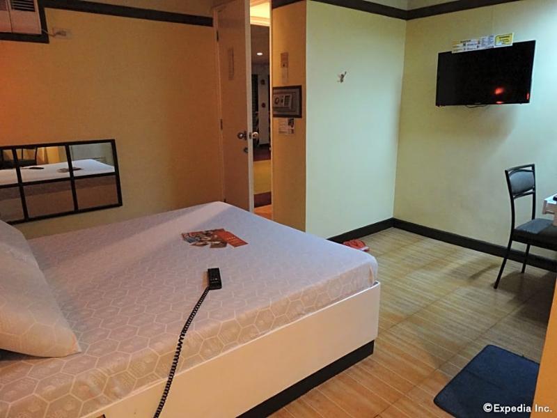 Hotel Sogo Pasay Wood Street Bagian luar foto