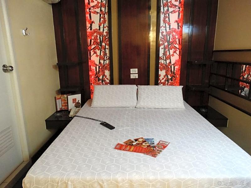 Hotel Sogo Pasay Wood Street Bagian luar foto