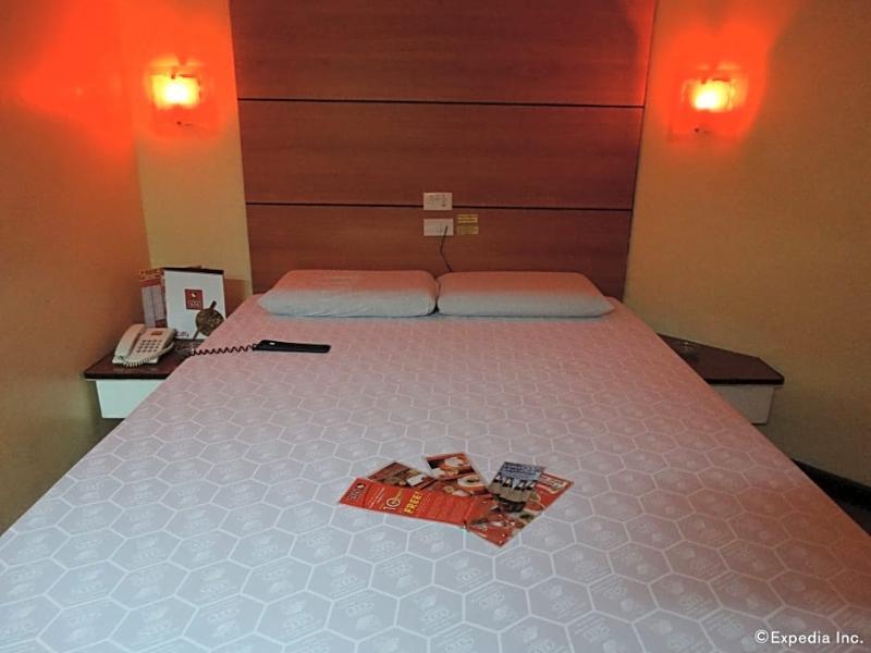 Hotel Sogo Pasay Wood Street Bagian luar foto