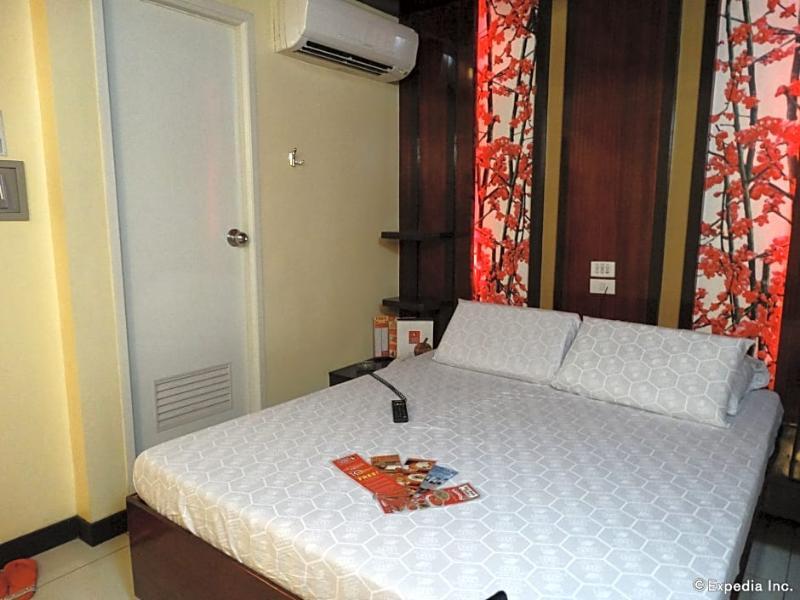 Hotel Sogo Pasay Wood Street Bagian luar foto