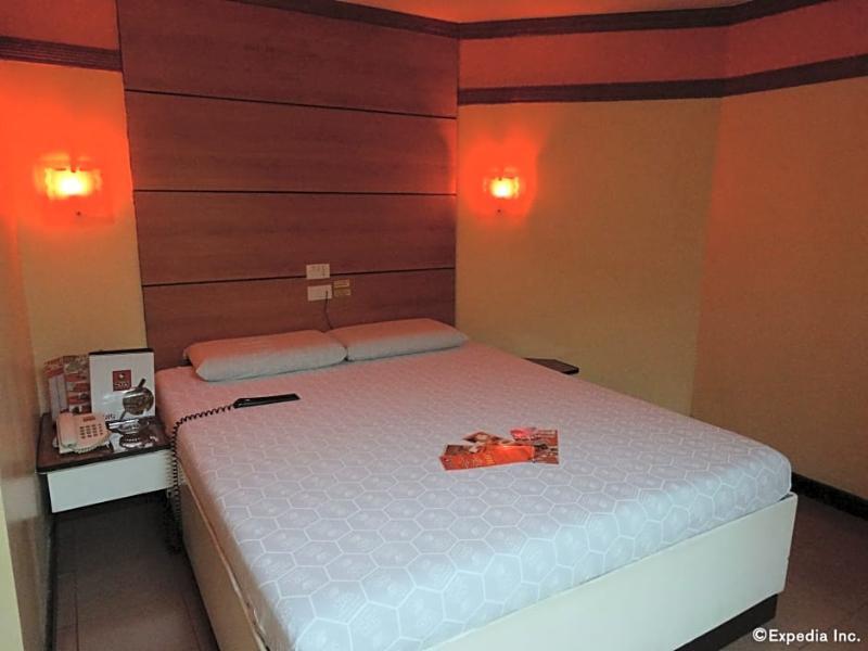 Hotel Sogo Pasay Wood Street Bagian luar foto